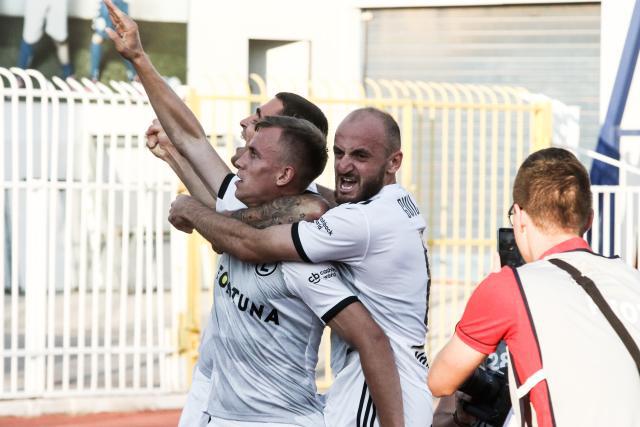 萨林杰18+20沈梓捷20分深圳力克北京 方硕19+7